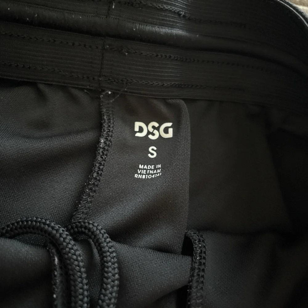 {DSG} Women’s Basketball Shorts size small - Picture 3 of 4